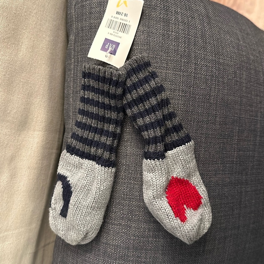 Gap mittens